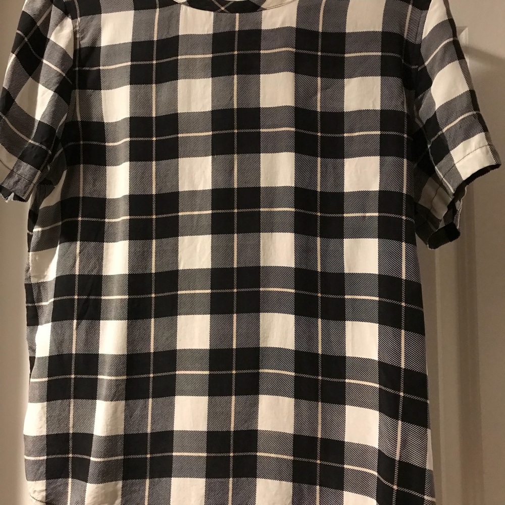 Equipment size s silk shirt sleeve blouse.